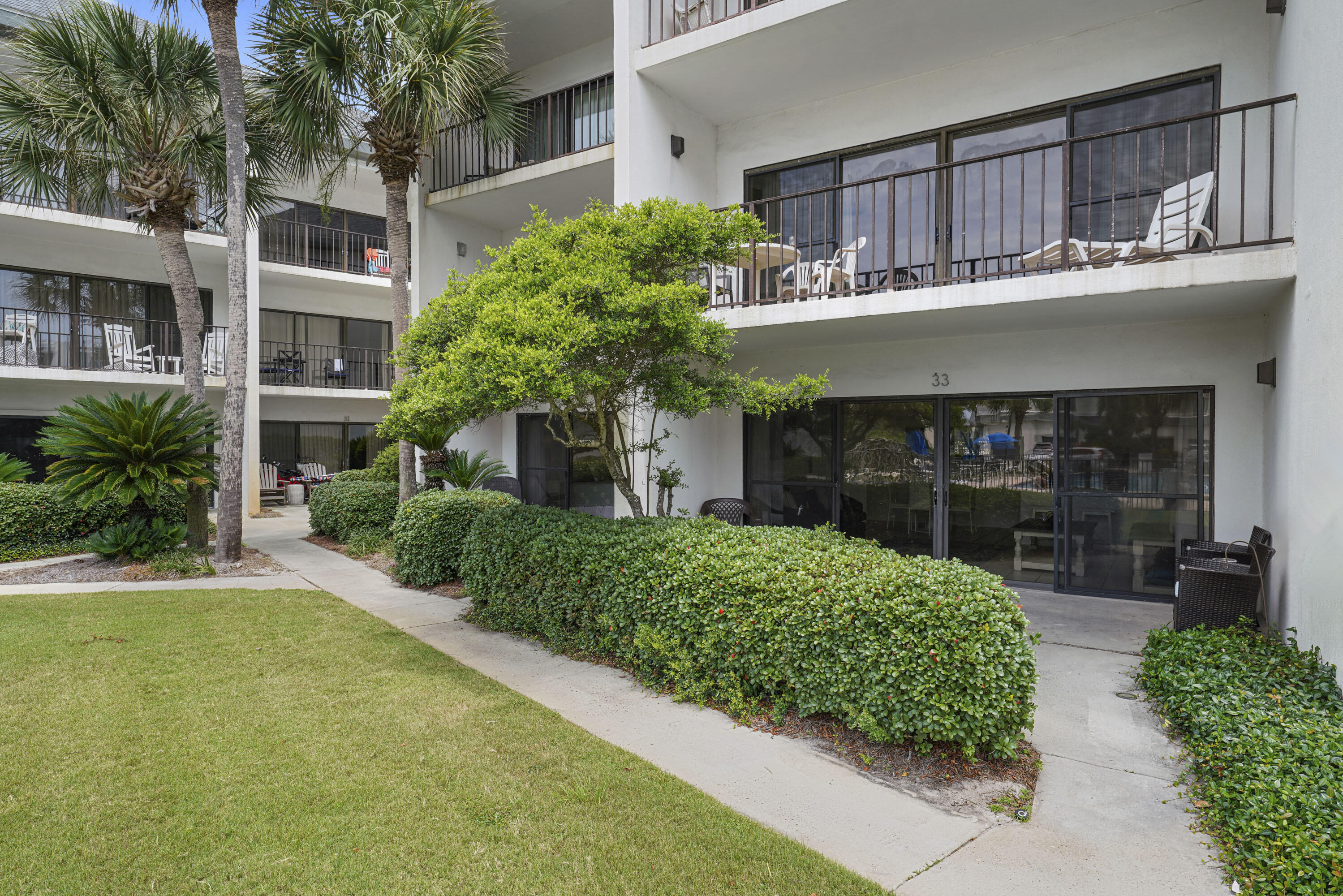 EMERALD HILL CONDO PH 3 - Residential