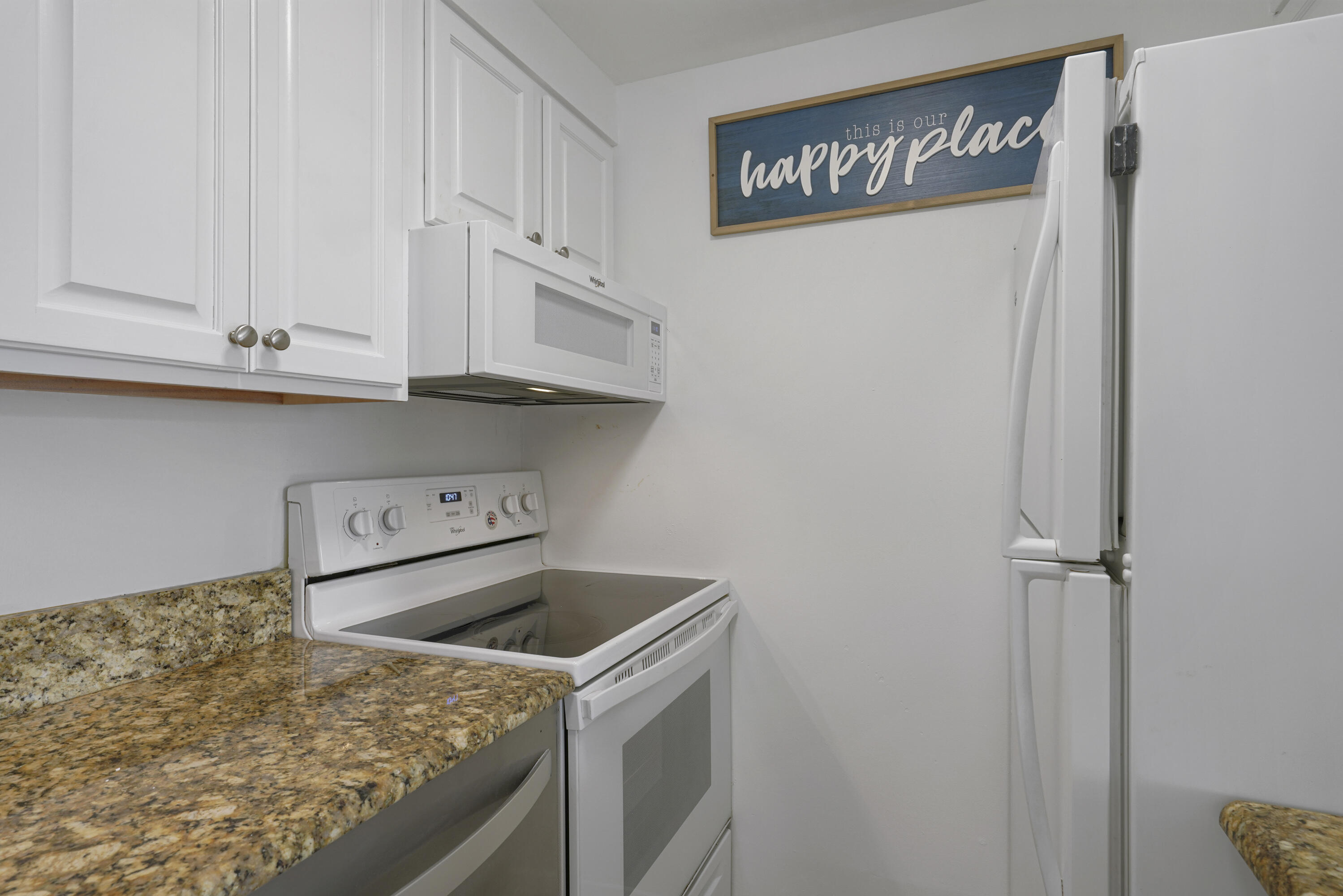 EMERALD HILL CONDO PH 3 - Residential