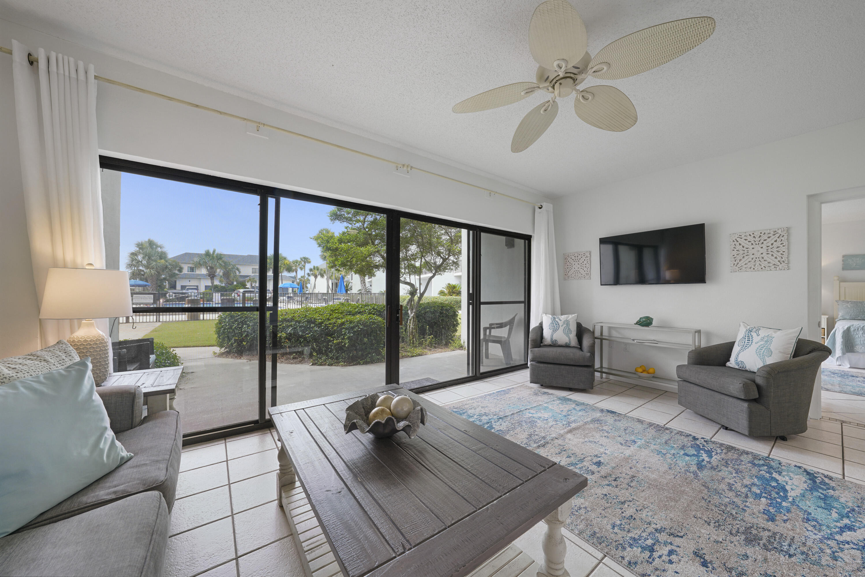 EMERALD HILL CONDO PH 3 - Residential