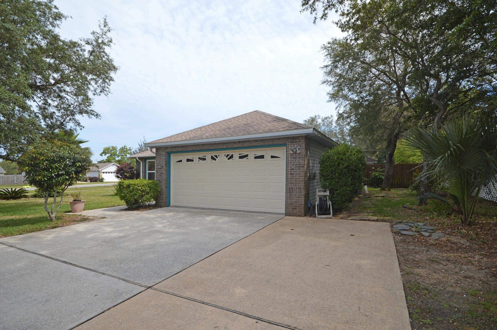 COUNTRY BREEZE ESTATES - Residential