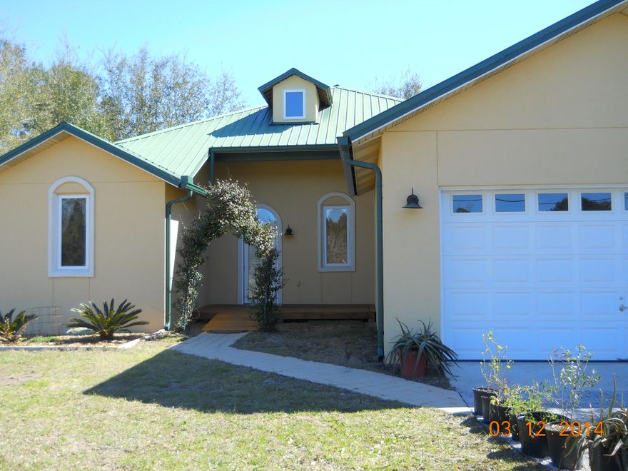 You will adore living in this charming 3BD/2BA Freeport rental home in the peaceful community of Happy Hollow. Enjoy tranquility at its finest, from nature's most beautiful sounds to the wildlife than can be seen from the comfort of your large back porch. The inviting atmosphere that this home creates can be experienced from the moment you enter.Outfitted with gorgeous hickory wood floors, this home offers incredible finishes and modern updates throughout the space. These include the upscale Mediterranean style trim, decorative arches, granite countertops, stainless steel appliances and beautiful cherry cabinets in the kitchen.