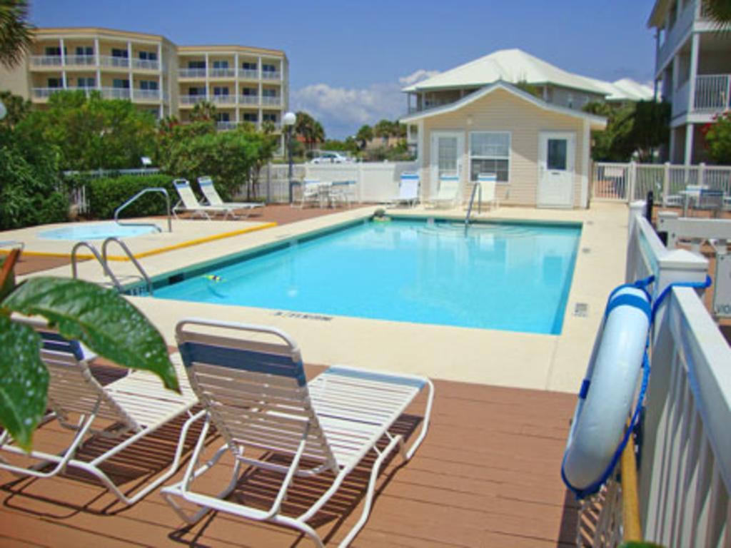 SUMMERSPELL CONDO - Residential