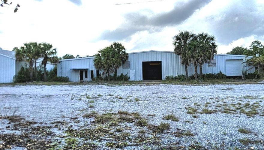 A rare light industrial property with over 25,000 sqft of fully enclosed warehouse/manufacturing space. Centrally located along HWY 20, this is a perfect location to service both the the Niceville and quickly growing Freeport market.