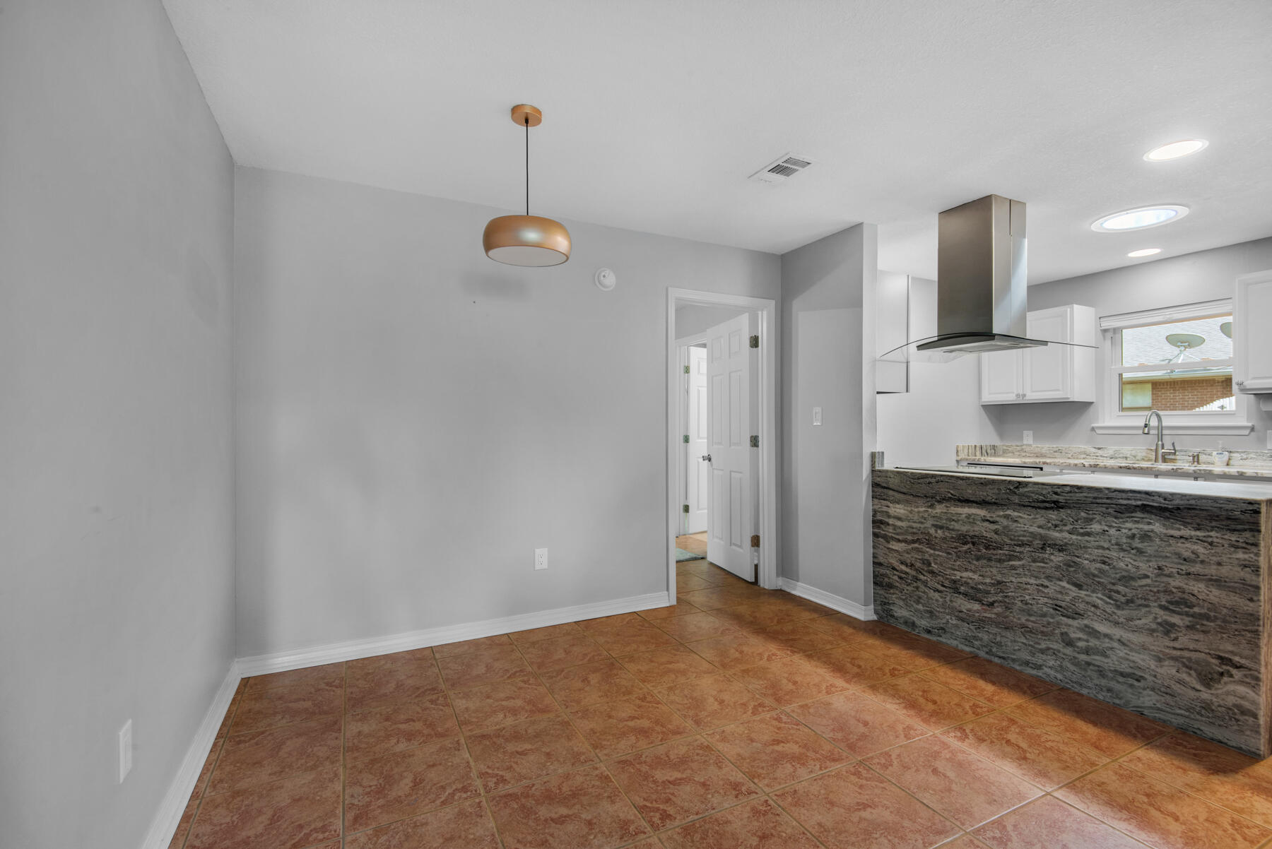 HOLLEY BY THE SEA - Residential