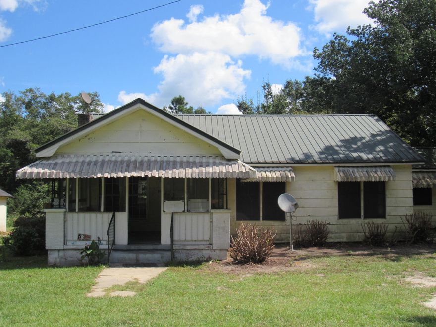 Quiet, peaceful and quaint fixer upper! This Florida Cottage is the perfect canvas for a buyer that enjoys projects! Bring your paintbrush and make this charming 2/1 shine again! This home sits on a beautifully landscaped 3 acres. Located in the country, this home is only 45 minutes to Panama City Bch. Seller will only accept cash offers on this property. Seller will entertain offers. Call for your tour today!