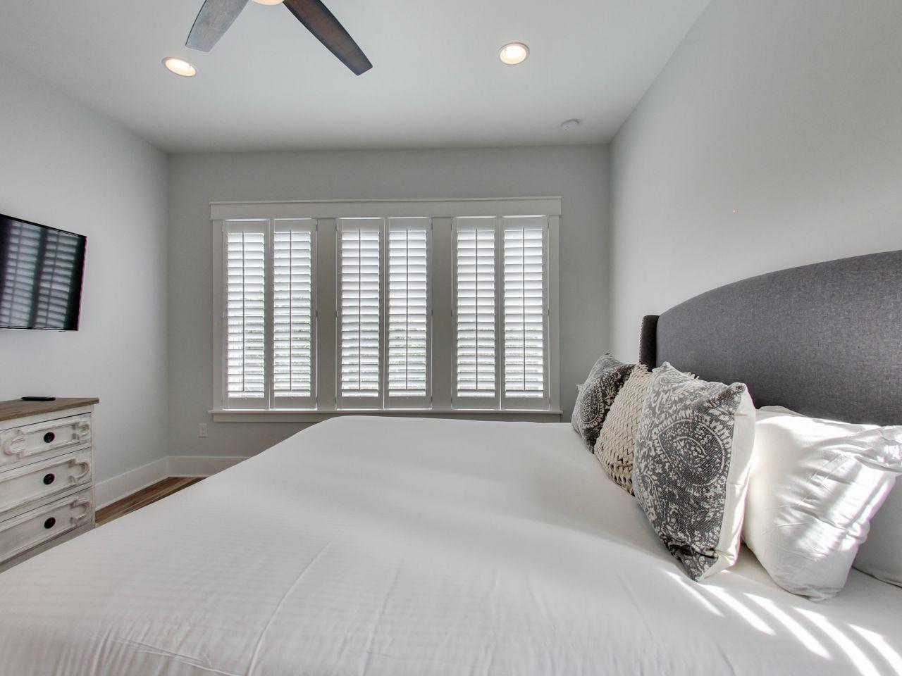 GULF SHORE MANOR - Residential