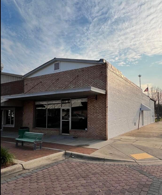 Back on the market at no fault to the seller!!!Don't miss out on this amazing commercial store front located in the heart of Crestview. This commercial building has an incredible 2340 Sq ft of retail space. This Commercial Property is an end unit and is ready for your advertising designs on the side of the building. The City of Crestview has grant funds available through the Main Street Revitalization program. The grant funds that are available are an added bonus to offset your expenses for making this commercial property fit your needs.