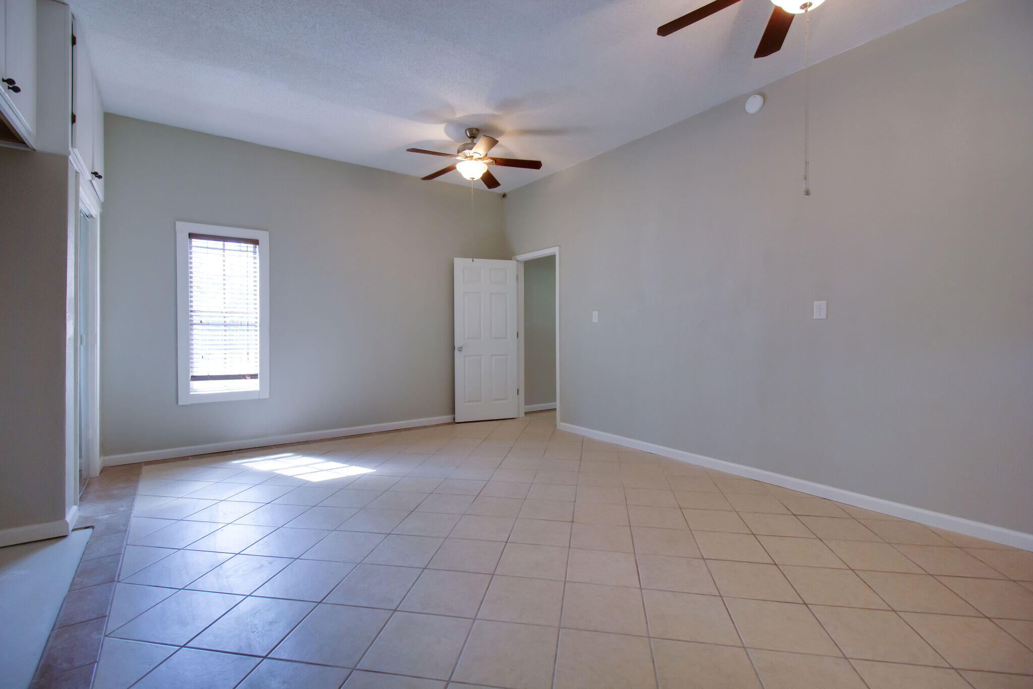 LAGNIAPPE BEACH - Residential Lease