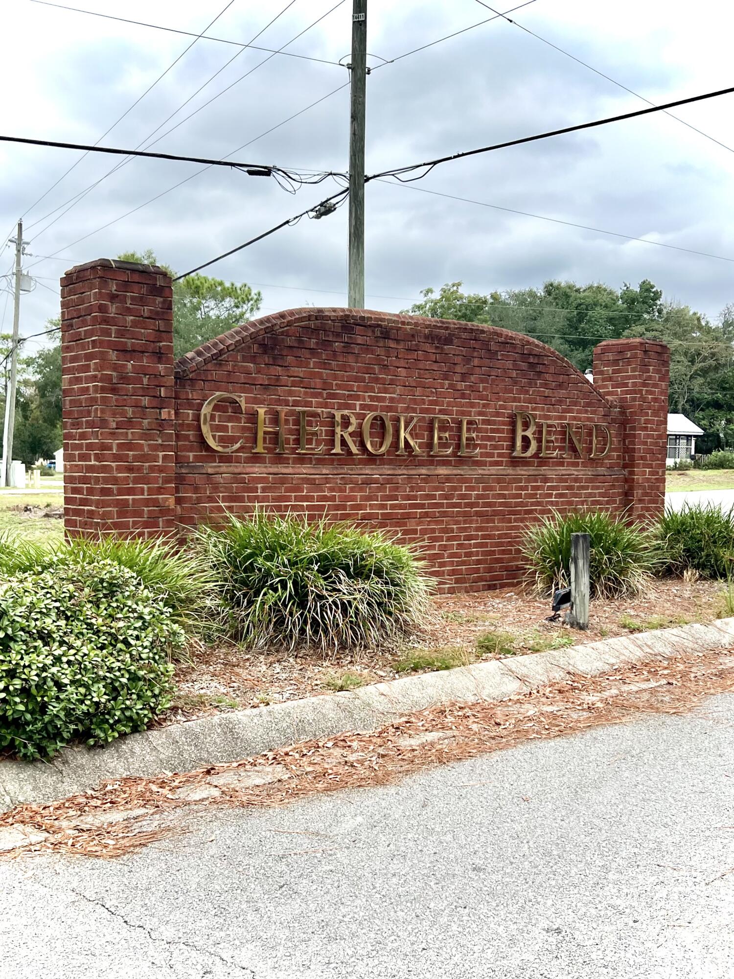 CHEROKEE BEND S/D PH II LOT 6 BLK E - Residential Lease