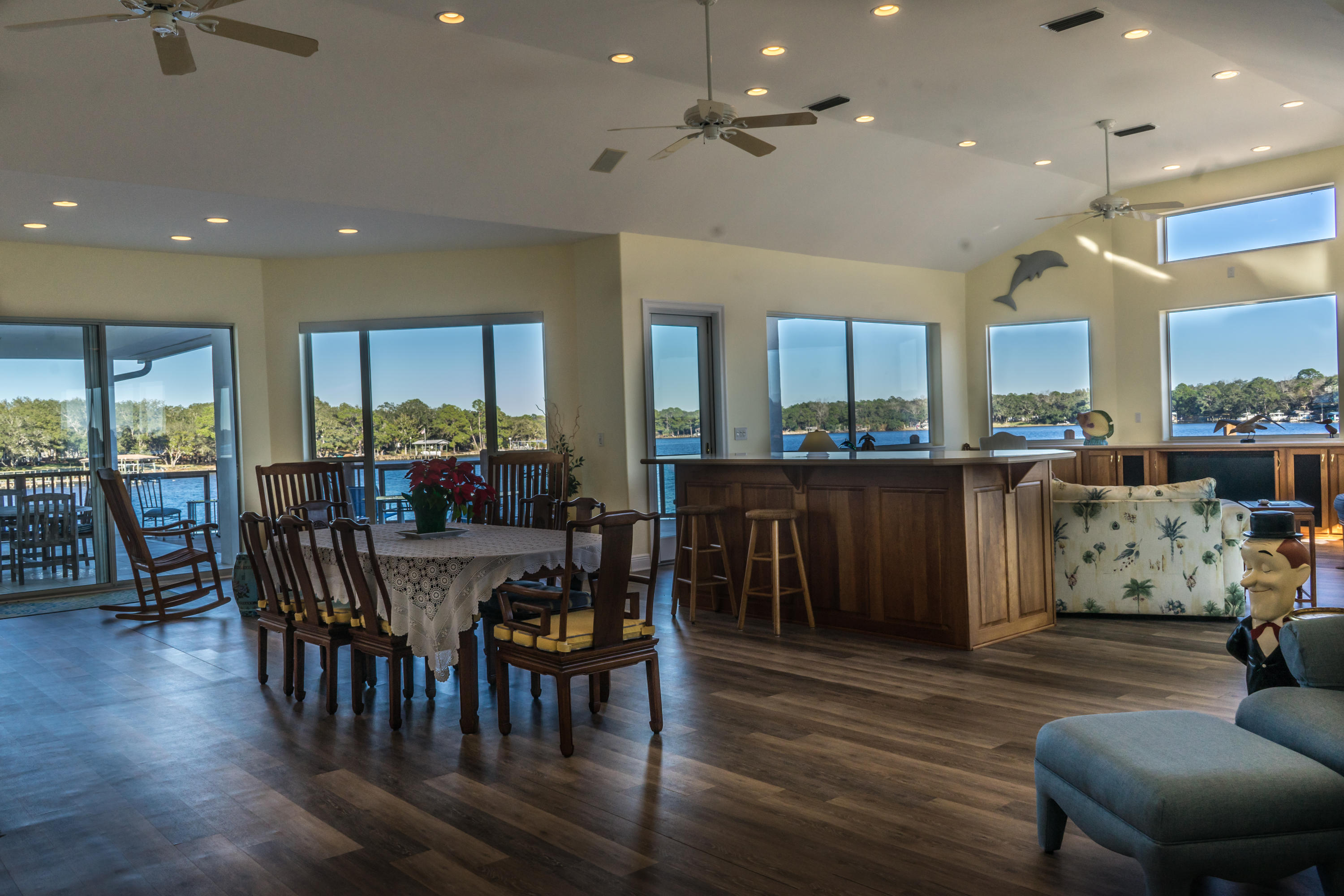 MOONEYS E A S/D - Residential