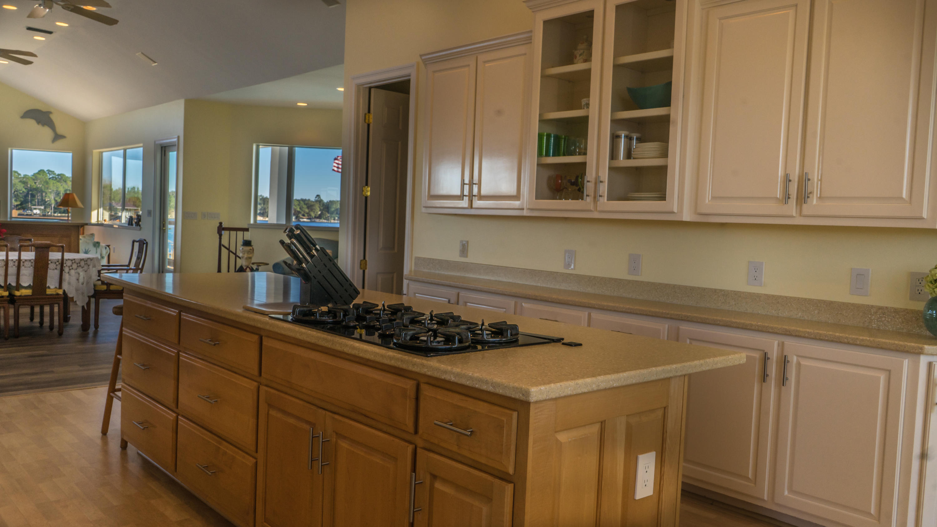 MOONEYS E A S/D - Residential