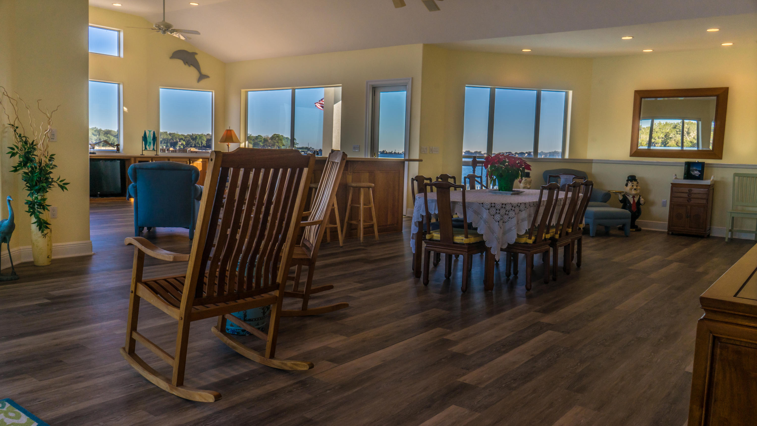 MOONEYS E A S/D - Residential