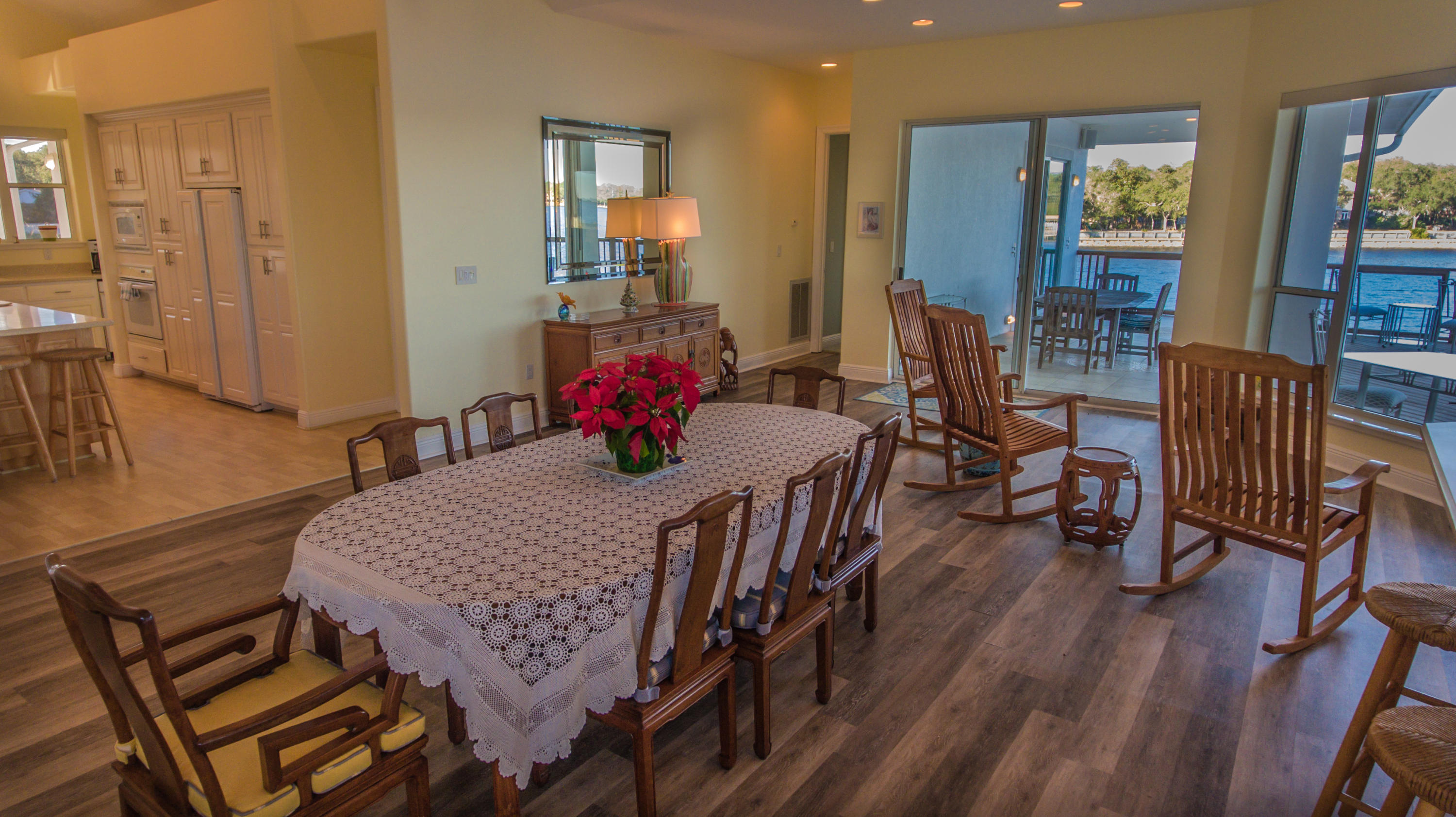 MOONEYS E A S/D - Residential