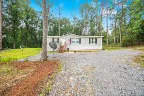 A home in DeFuniak Springs