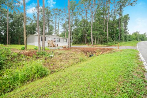 A home in DeFuniak Springs