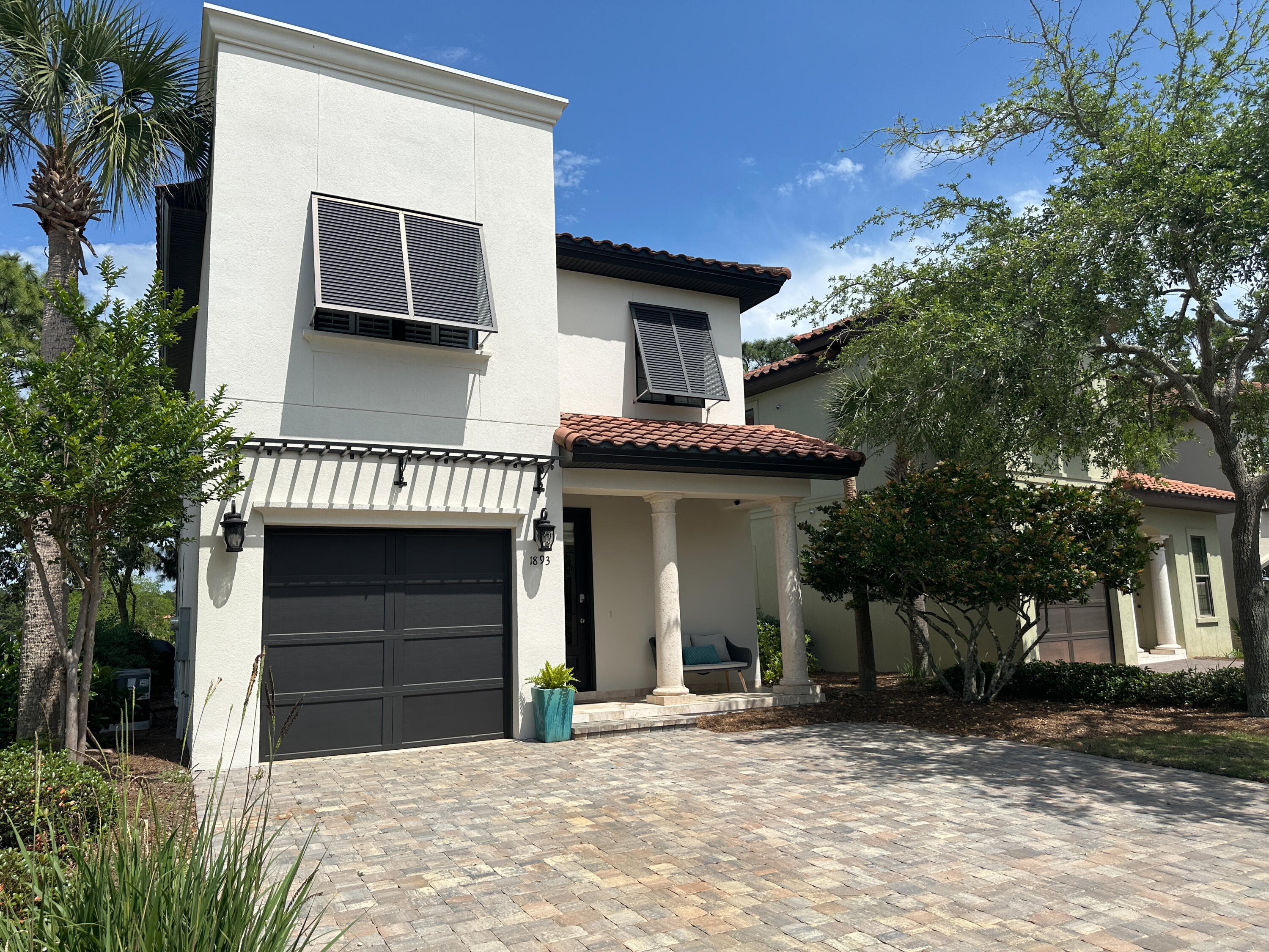 VILLA LAGO - Residential