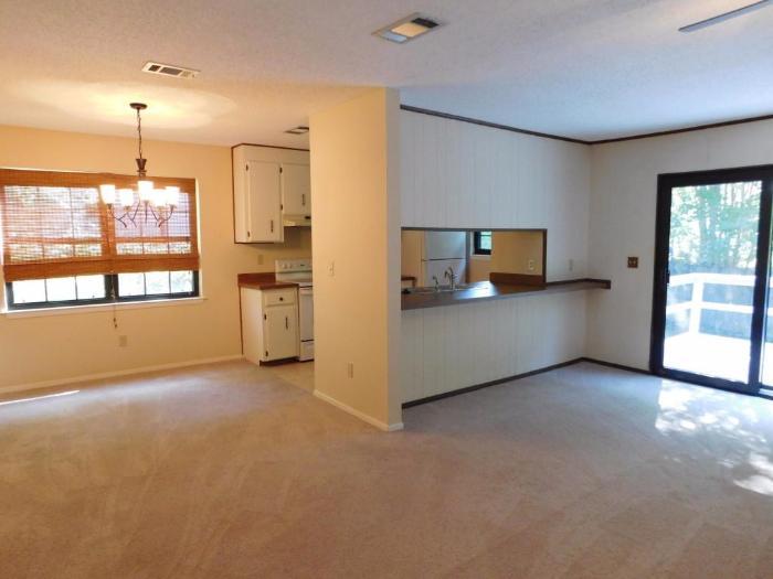 CREEKSIDE 2 - Residential Lease