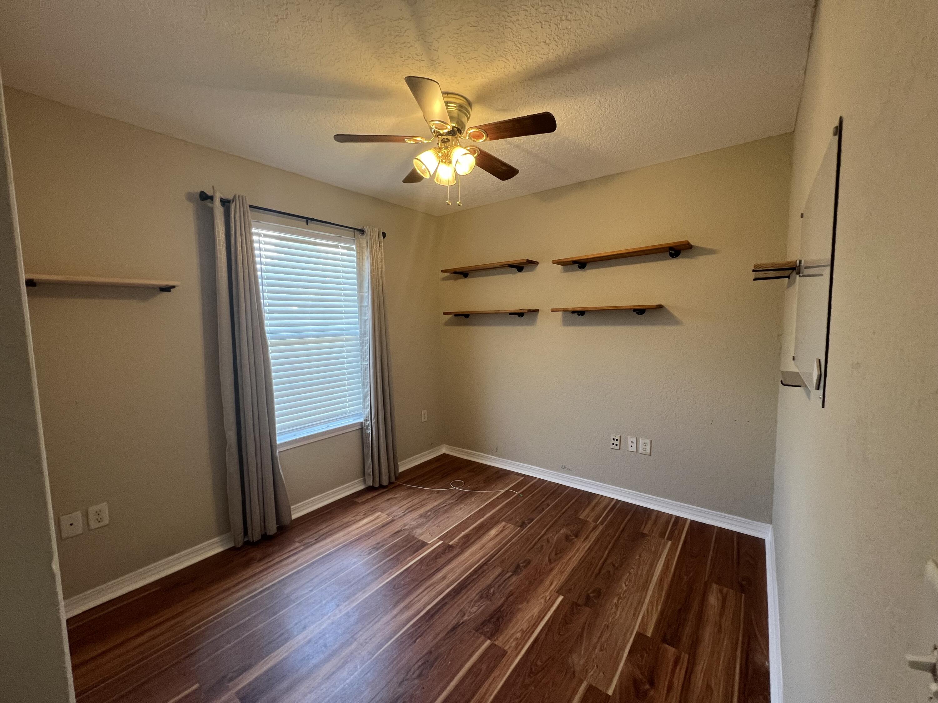 MORRIS ADDN TO CRESTVIEW - Residential
