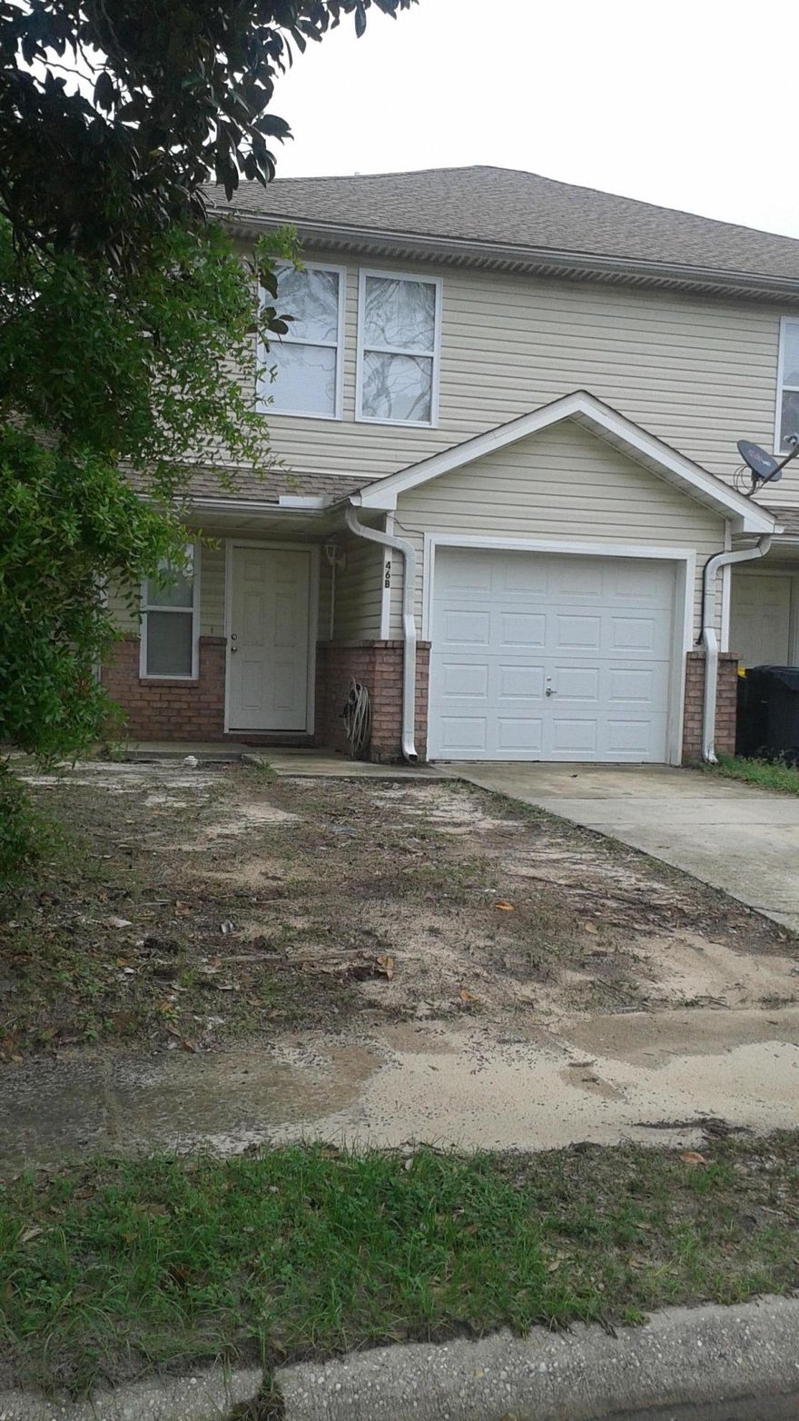 SHORT SALE. 3 Bedroom/ 3 bathroom town home on corner lot. Near shopping, beaches and downtown Fort Walton Beach. Easy drive to Eglin AFB and Hurlburt AFB. Master bedroom is on first floor. Master bedroom closet is 10x7 with mirrored doors. Kitchen, foyer, downstairs hall and all bathrooms are tiled. Laundry is in the upstairs hallway closet. Two additional bedrooms have their own full bathroom attached. Property is sold in ''AS IS'' condition and subject to short sale approval.