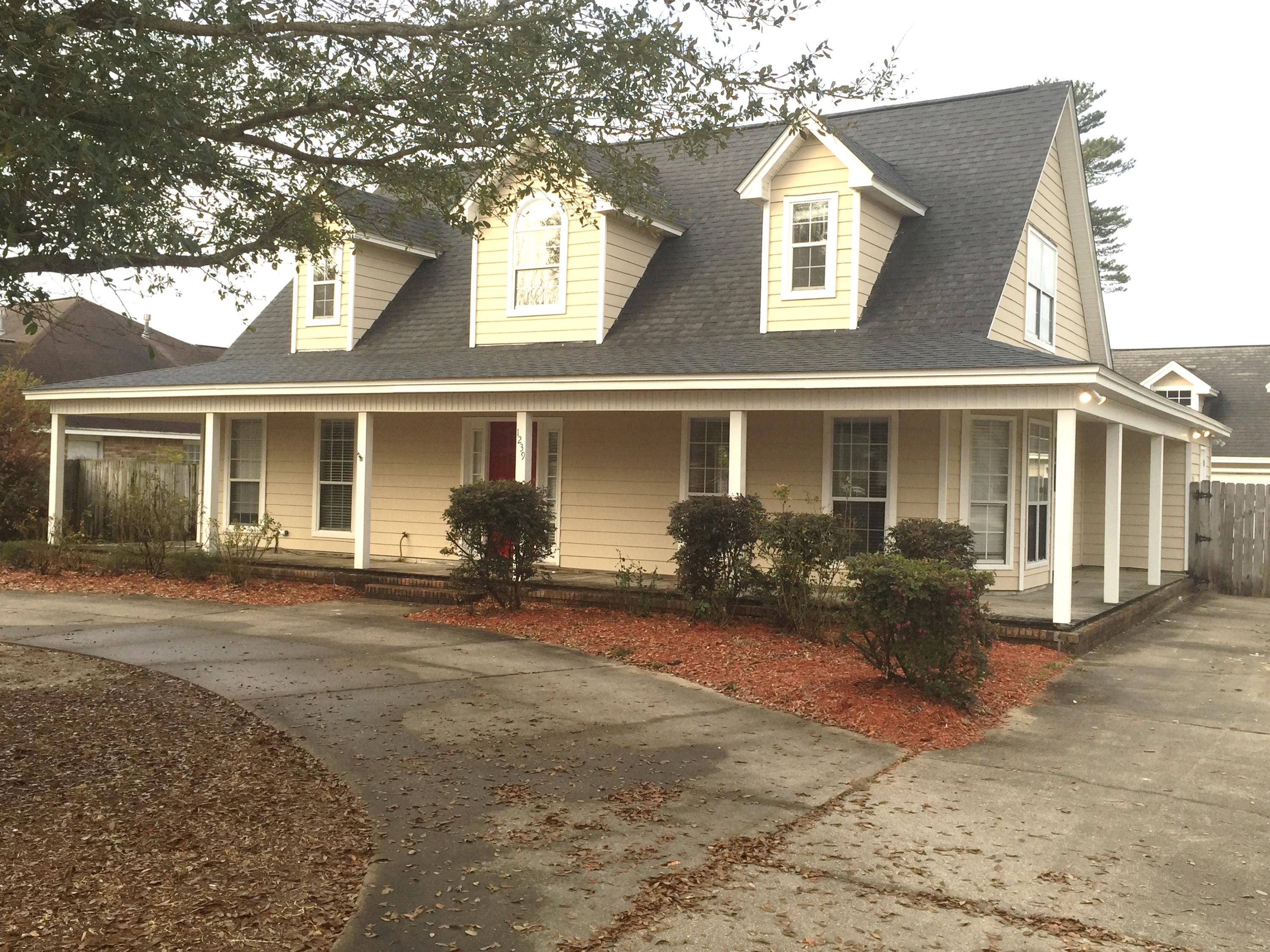 Move in ready home located in Raintree Estates. The seller has made a multitude of improvements to this home. New Roof, Siding, Carpet, Interior and Exterior Paint, Stainless Appliances, Granite Countertops, Tile Backsplash, A/C System, Hot Water Heater and Some New Windows. This home is in move in ready and priced to sell. HOA is voluntary. This home is a must see!! Buyer to verify all dimensions.