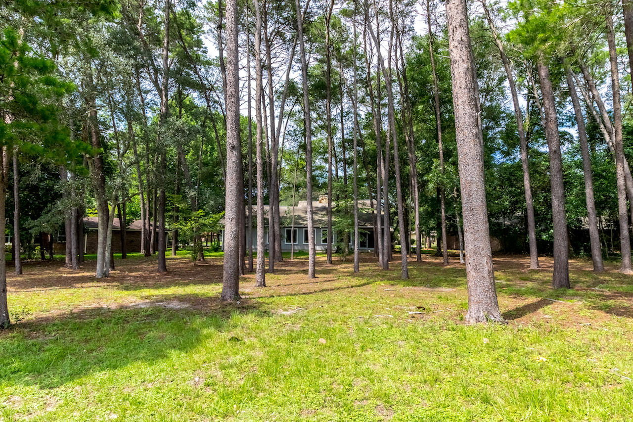 ROCKY BAYOU COUNTRY CLUB ESTATES 1 - Residential