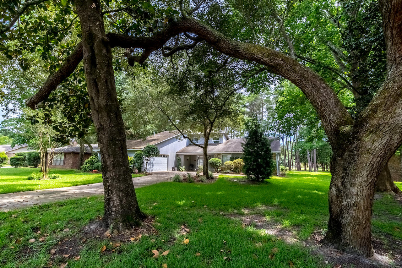 ROCKY BAYOU COUNTRY CLUB ESTATES 1 - Residential