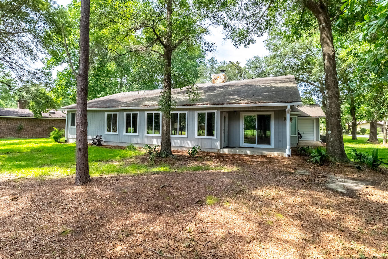 ROCKY BAYOU COUNTRY CLUB ESTATES 1 - Residential