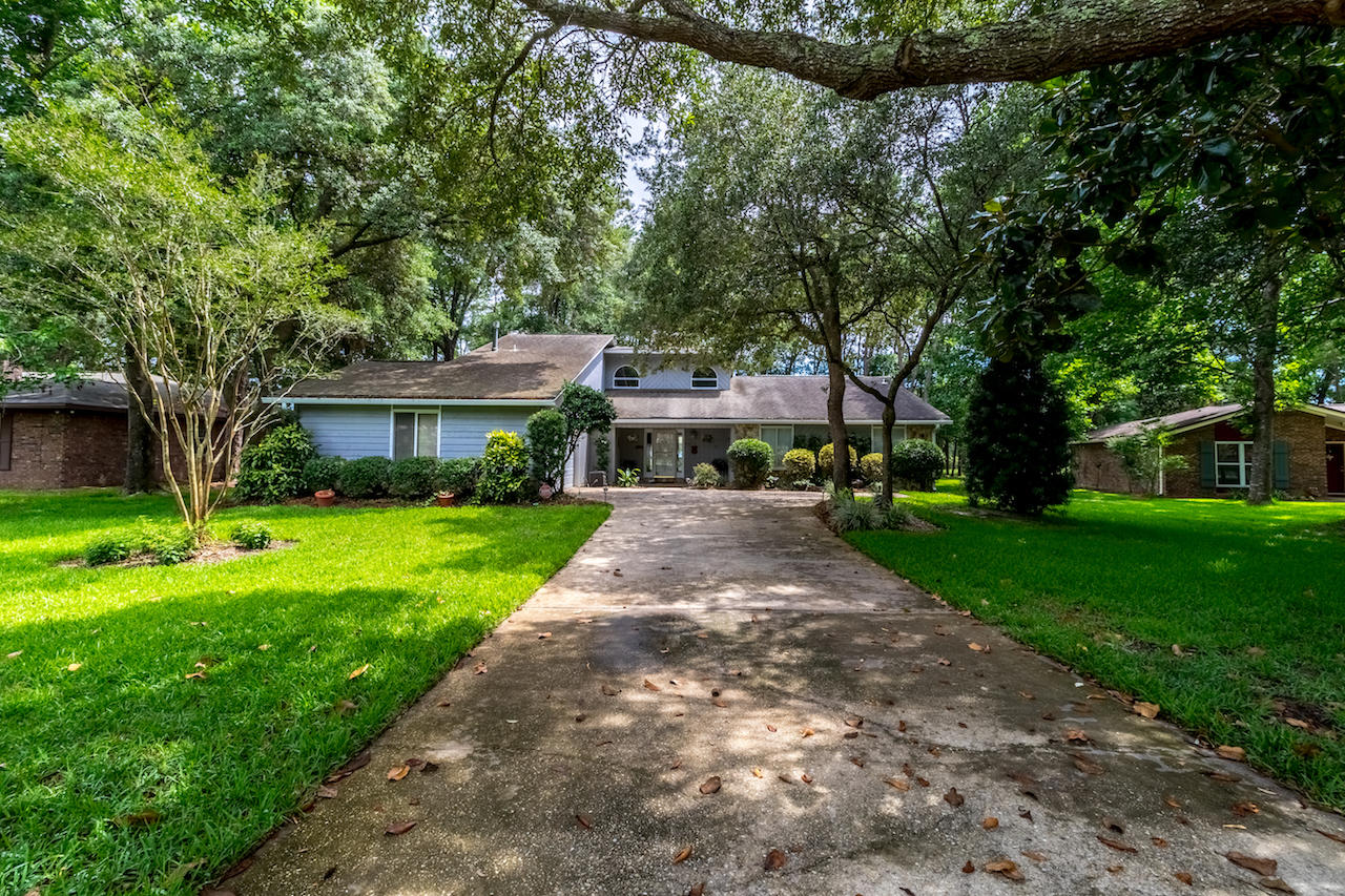 ROCKY BAYOU COUNTRY CLUB ESTATES 1 - Residential