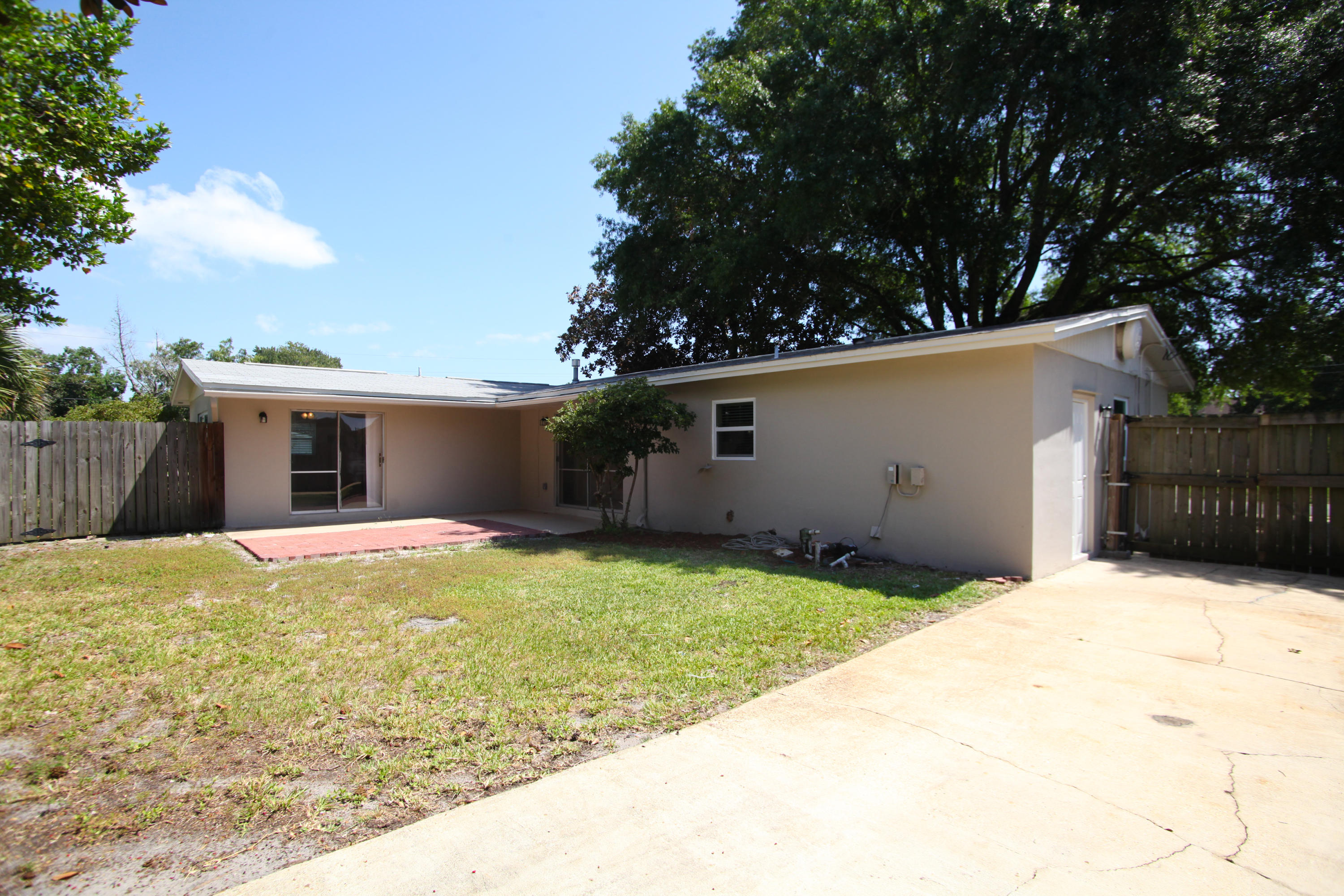 OAK TREE PARK - Residential