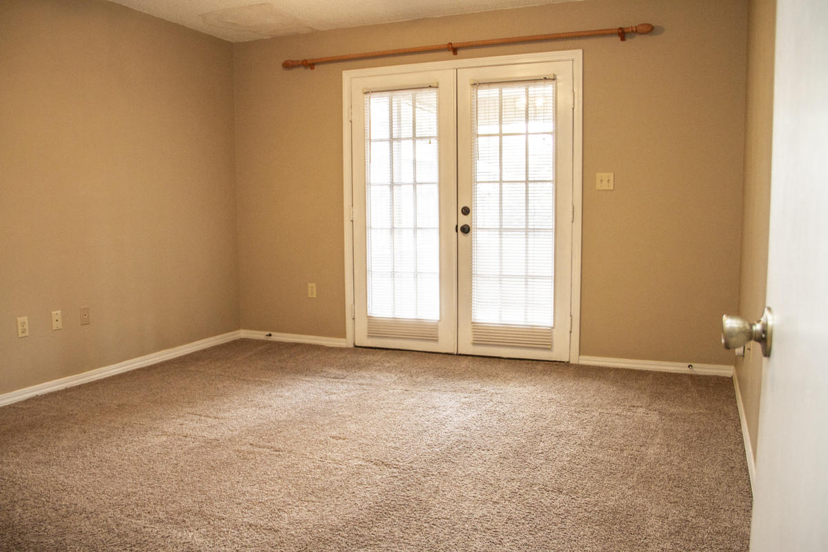 PLANTATION OAKS S/D - Residential Lease