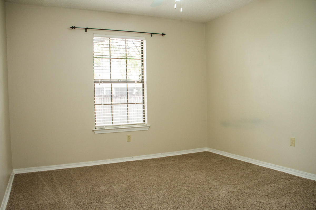 PLANTATION OAKS S/D - Residential Lease