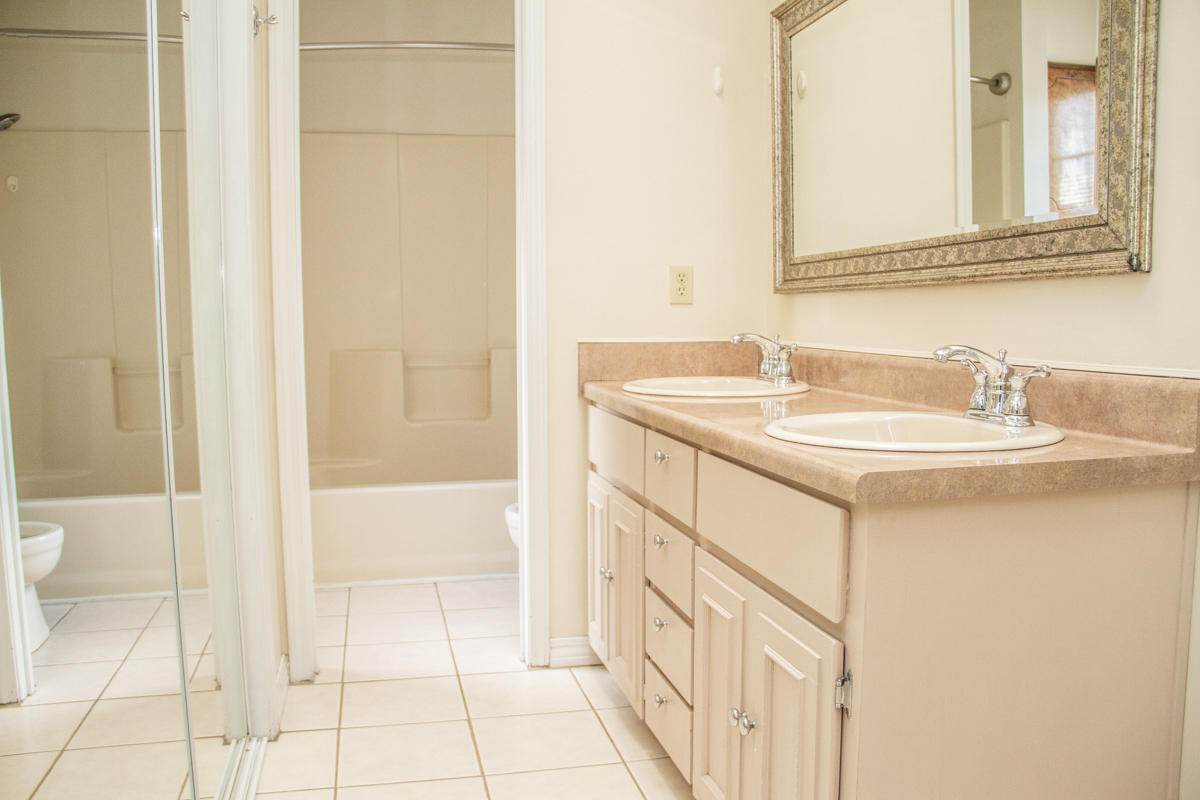 PLANTATION OAKS S/D - Residential Lease