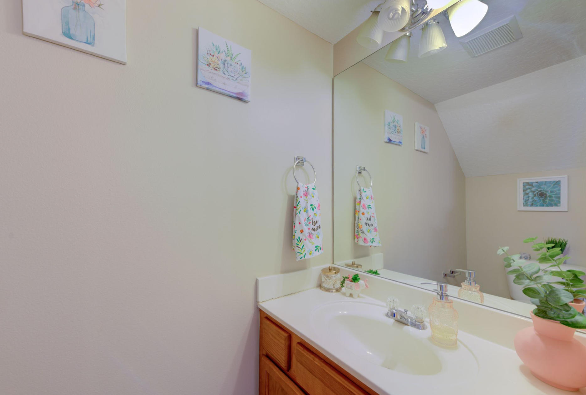 SHAY LIN T/H - Residential