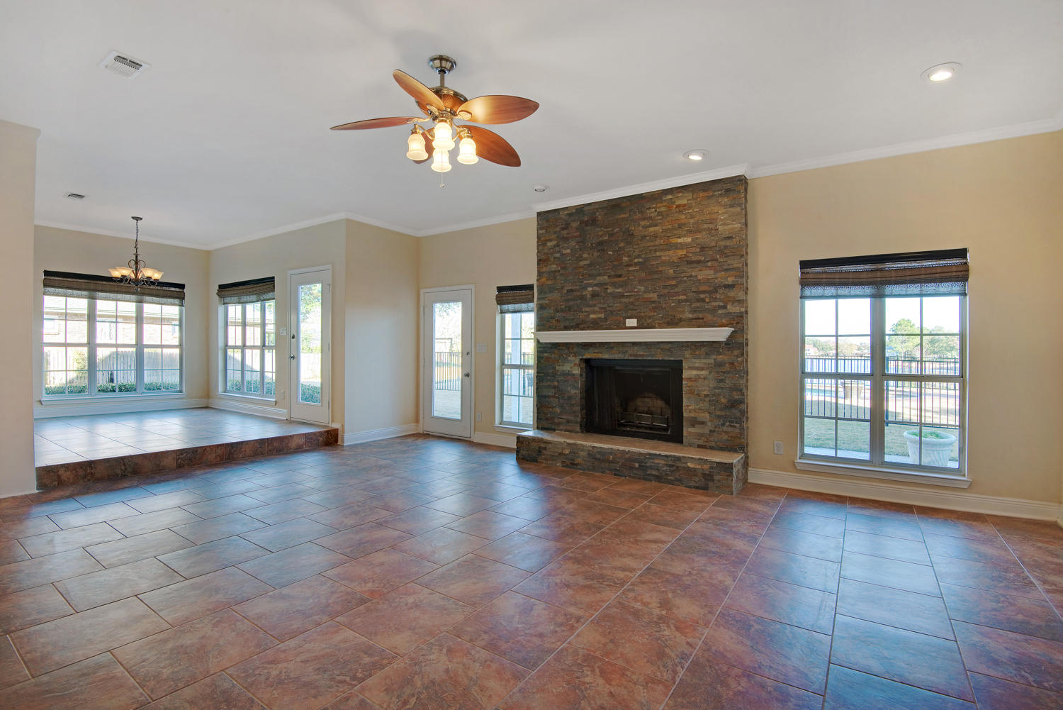 LAKE CHARLENE - Residential