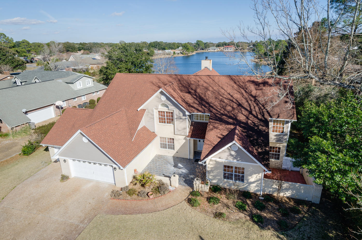 LAKE CHARLENE - Residential