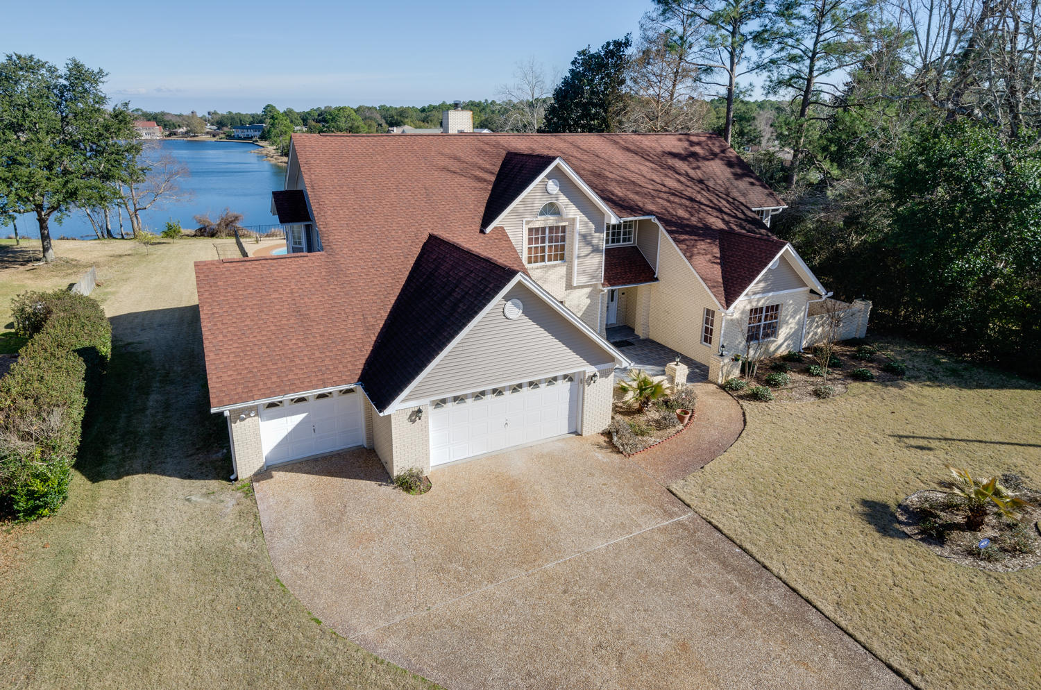 LAKE CHARLENE - Residential