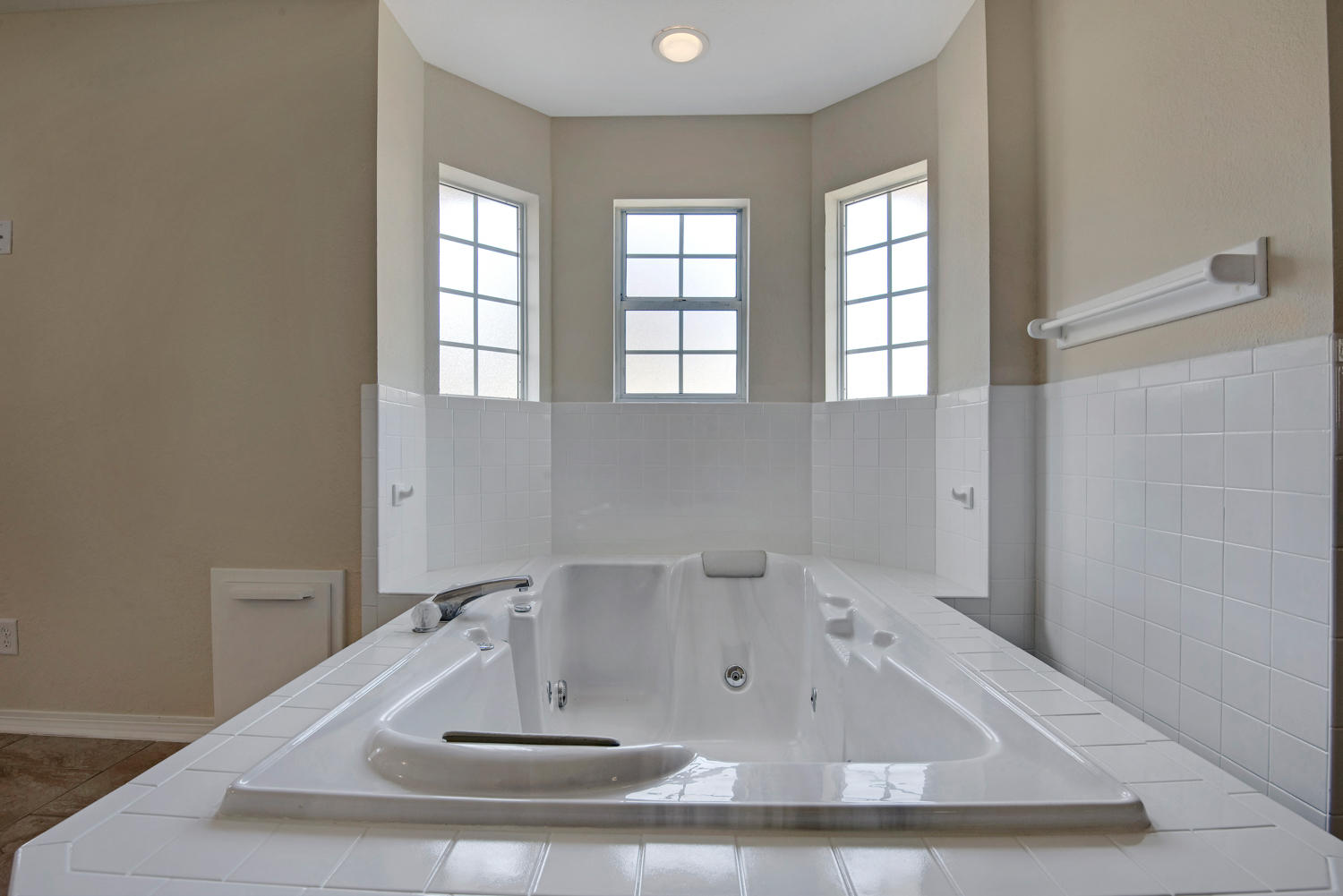 LAKE CHARLENE - Residential