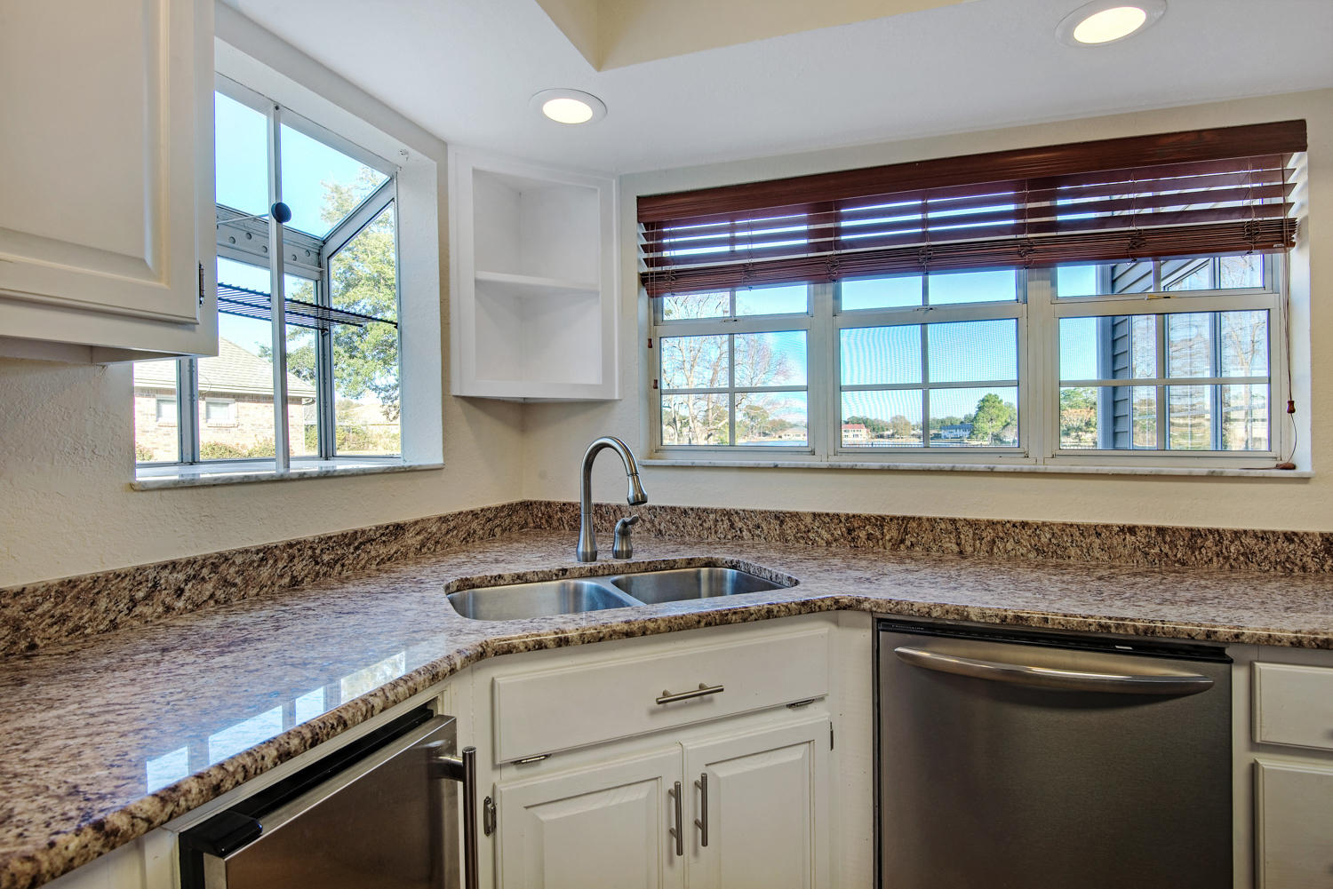 LAKE CHARLENE - Residential