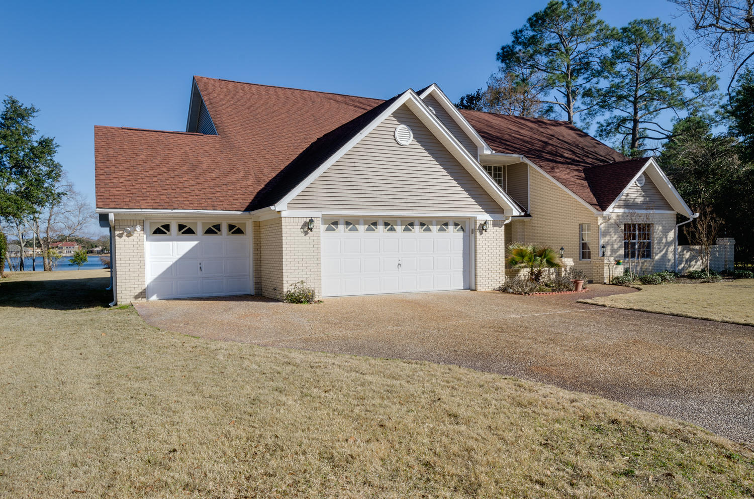 LAKE CHARLENE - Residential