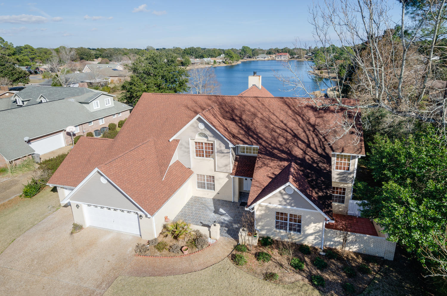 LAKE CHARLENE - Residential
