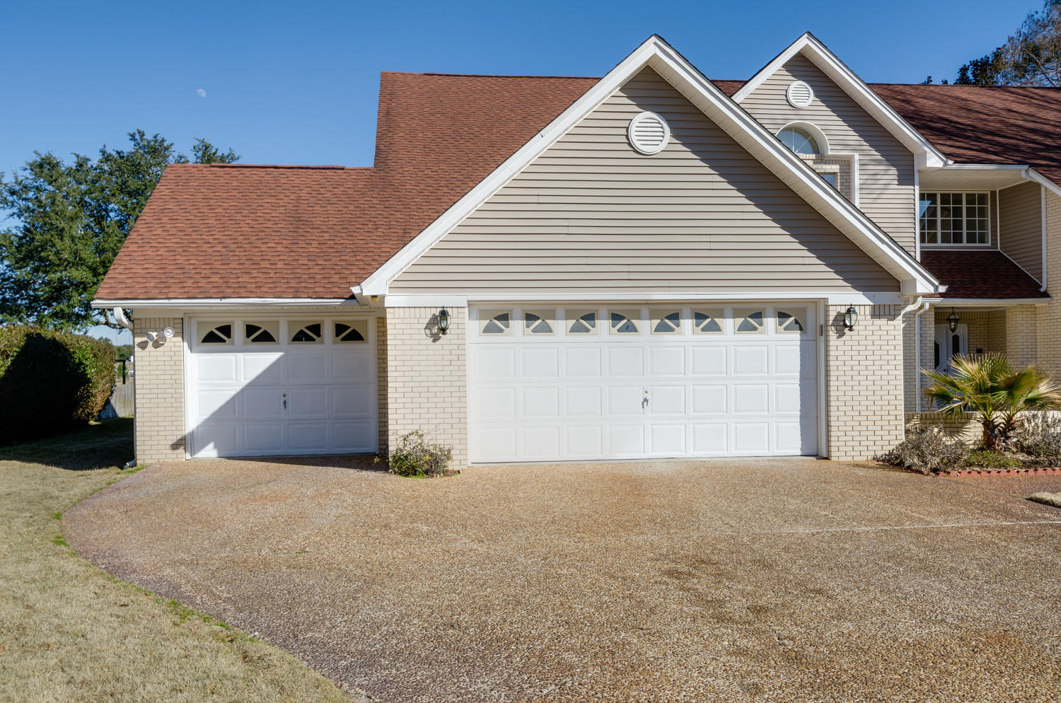 LAKE CHARLENE - Residential
