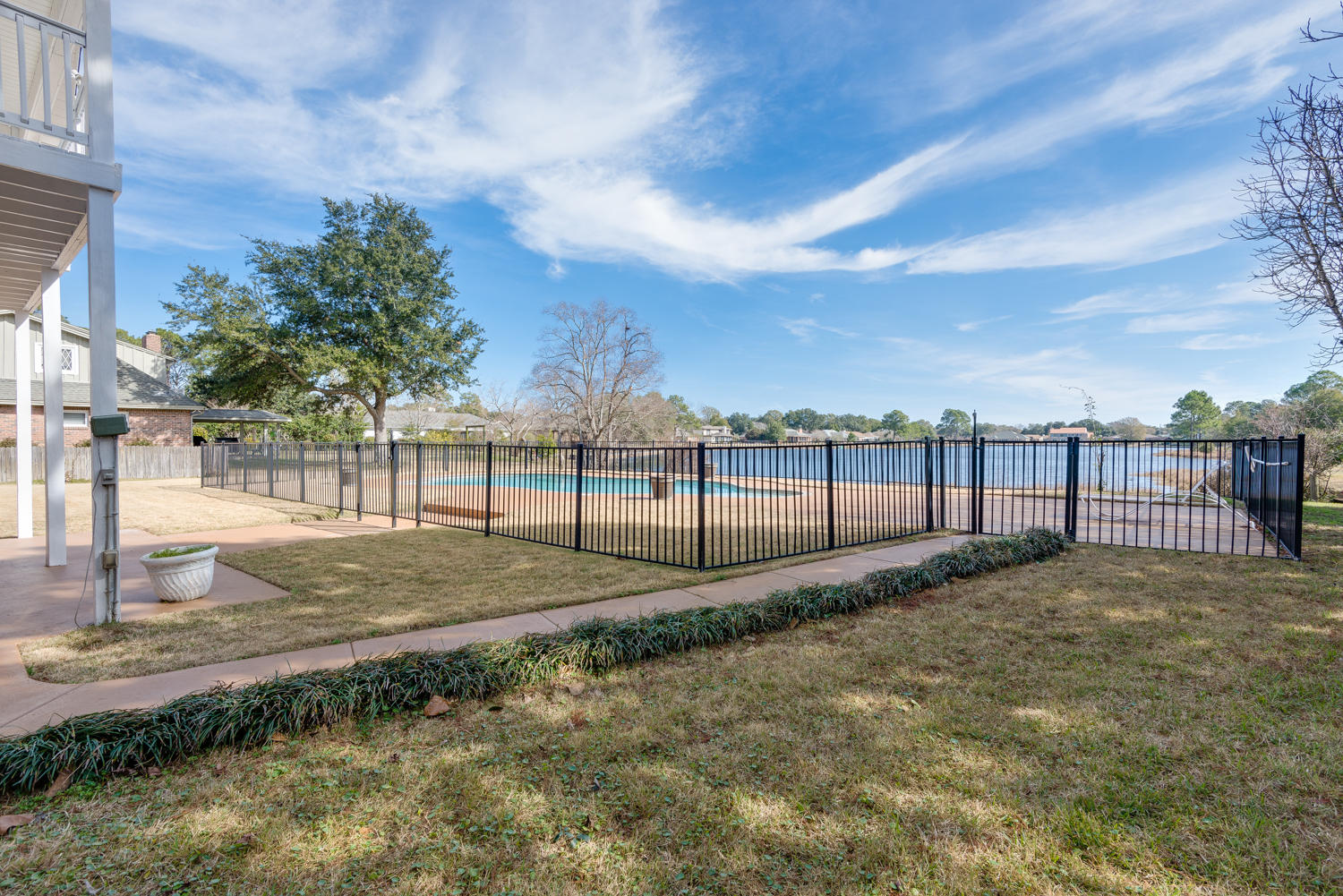 LAKE CHARLENE - Residential