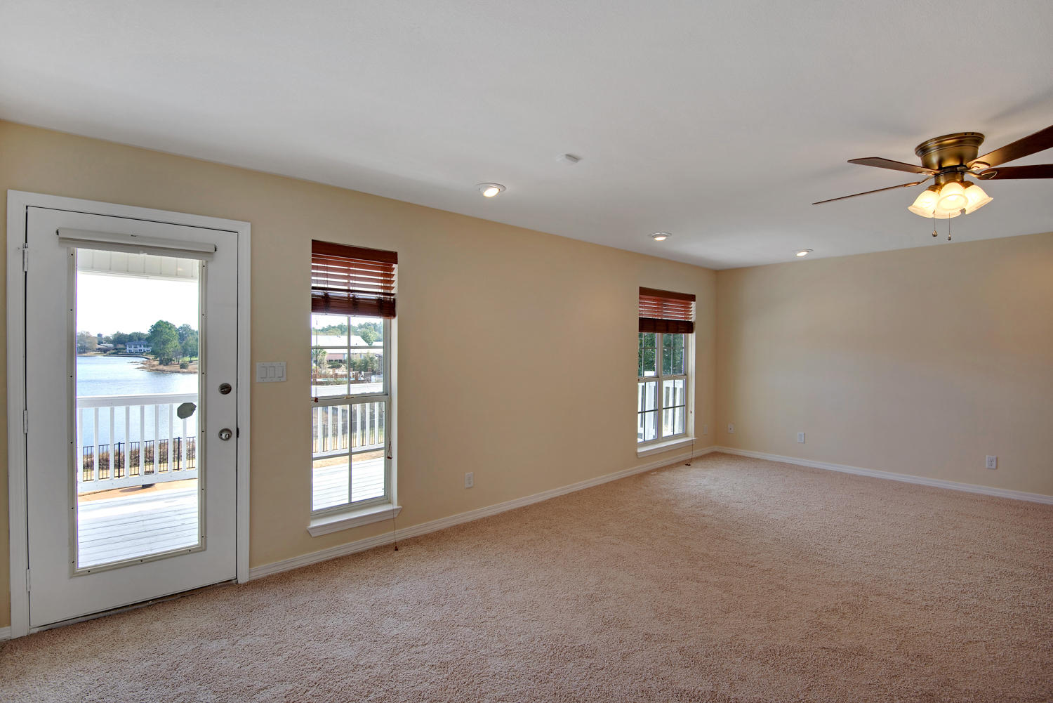 LAKE CHARLENE - Residential