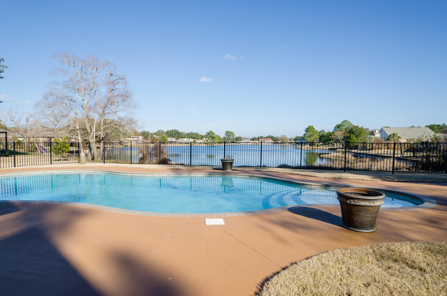 LAKE CHARLENE - Residential
