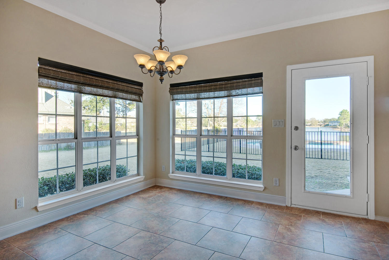 LAKE CHARLENE - Residential