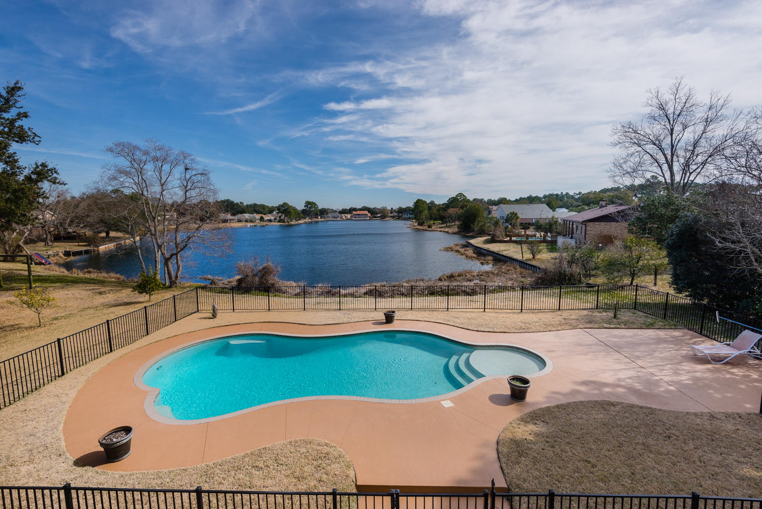 LAKE CHARLENE - Residential