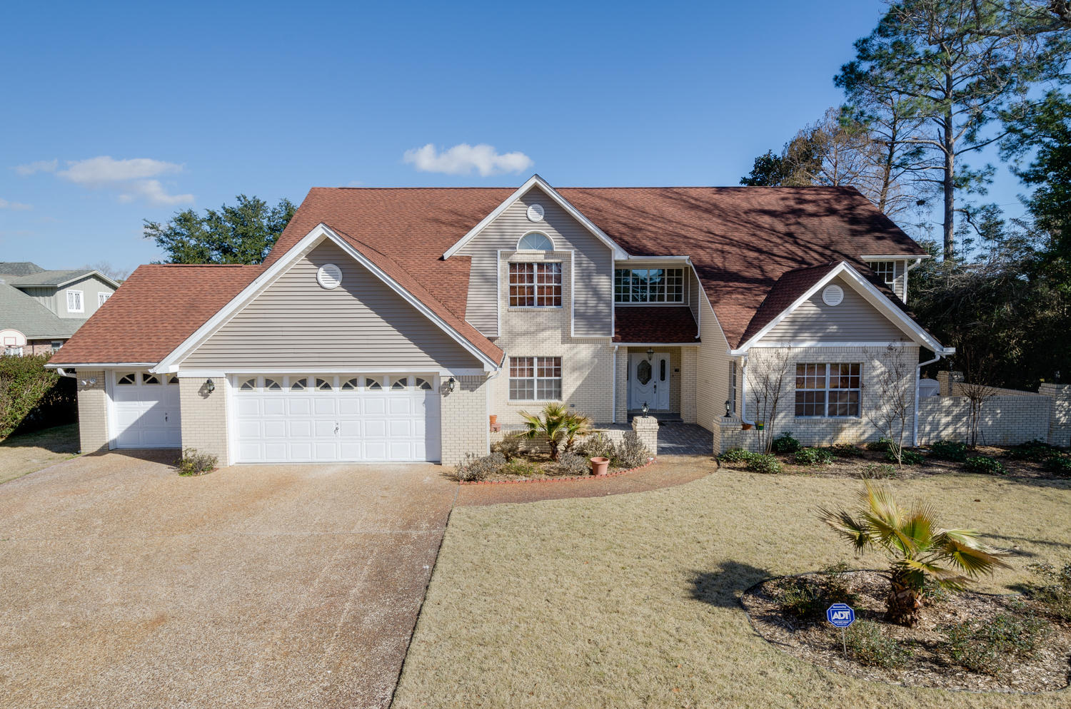 LAKE CHARLENE - Residential