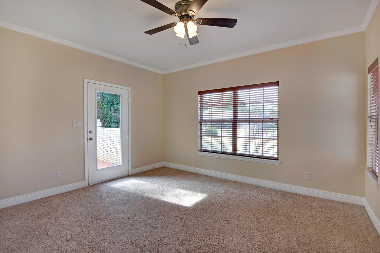 LAKE CHARLENE - Residential