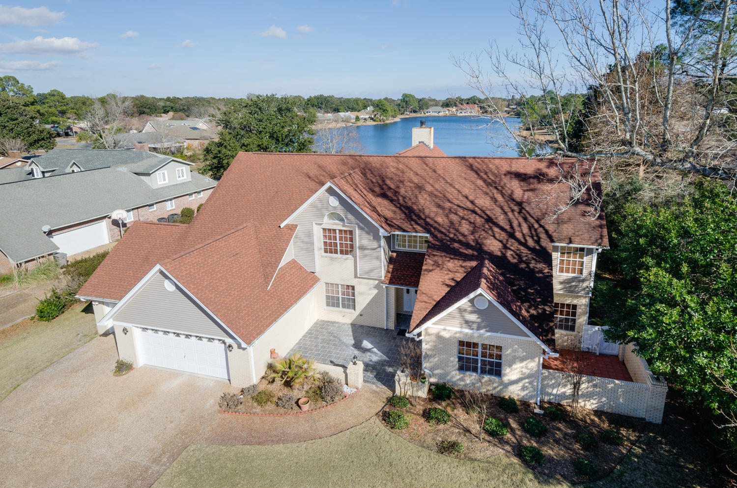 LAKE CHARLENE - Residential