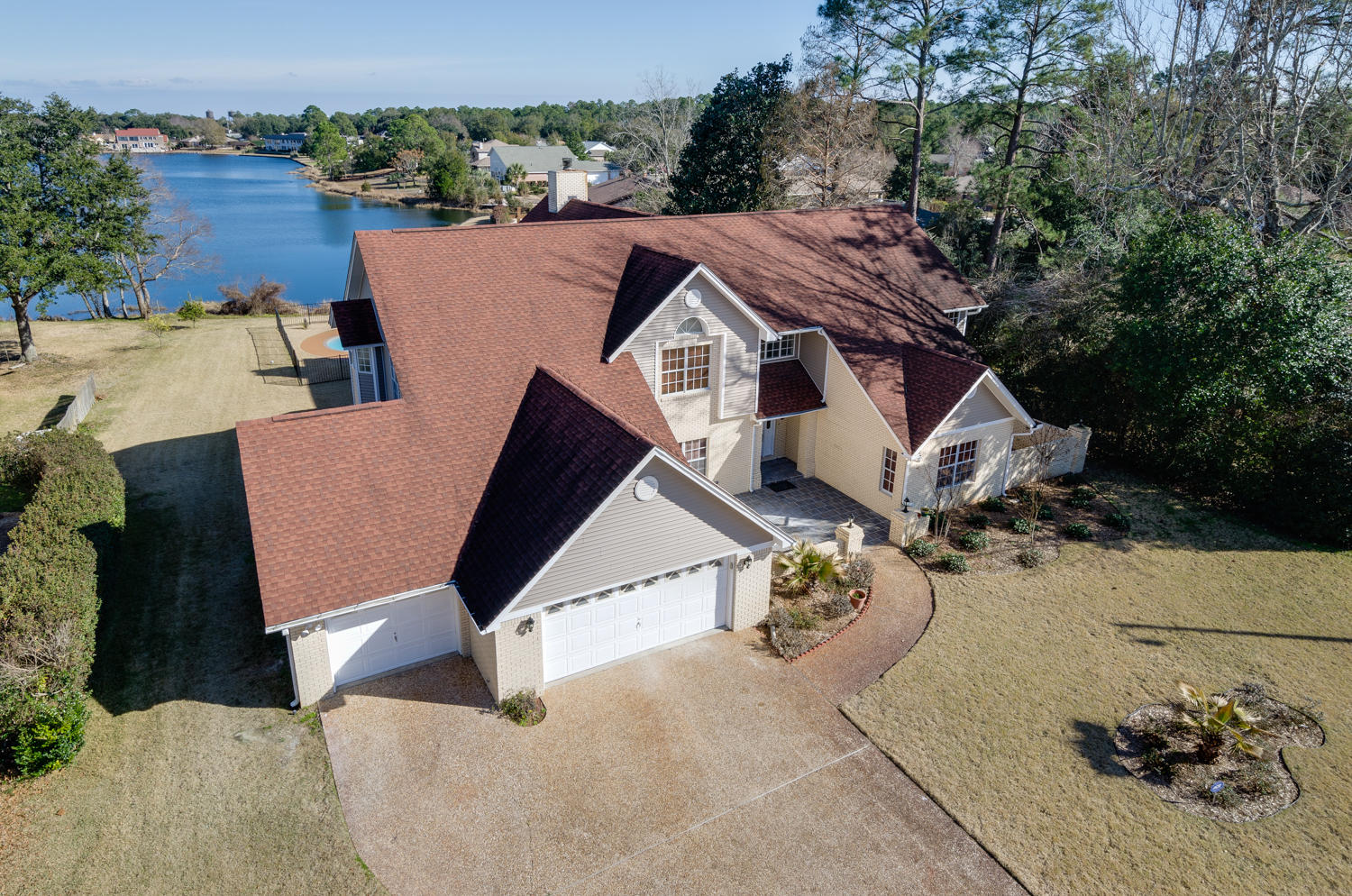 LAKE CHARLENE - Residential